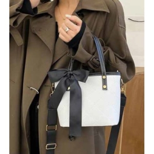 SAC Â MAIN CROISÉ NŒUD BLANC