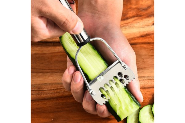 4682 ÉPLUCHE-LÉGUMES INOX